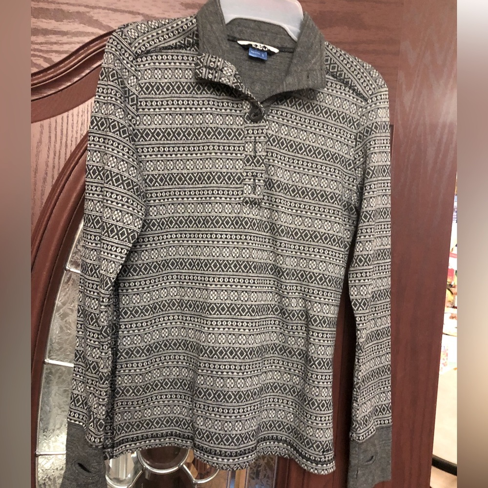Kavu women’s pullover.